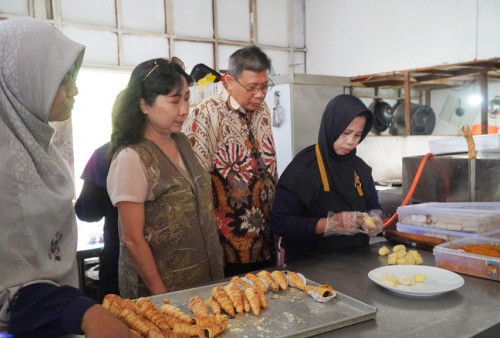 Mikajo Bakery merupakan UMKM binaan YDBA dan Pama yang memiliki komitmen untuk membuat roti sehat, seperti terbuat dari bahan dasar labu kuning, produk vegetarian dan produk dengan gluten free.