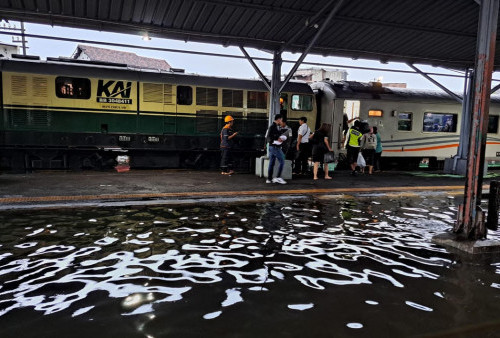 4 Keberangkatan Kereta Api Dibatalkan Pagi Ini Dampak Banjir di Semarang