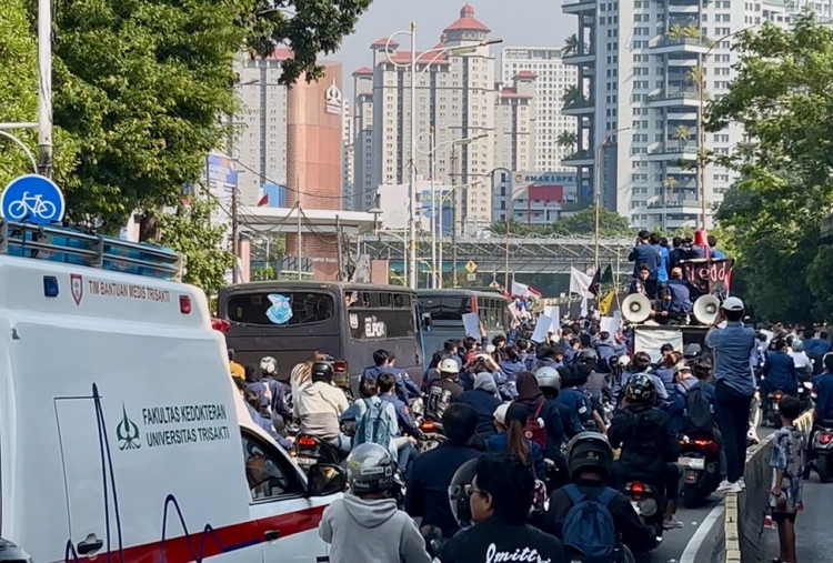Hindari Jalan Ini, Mahasiswa Trisakti Mulai Bergerak Ke Gedung DPR