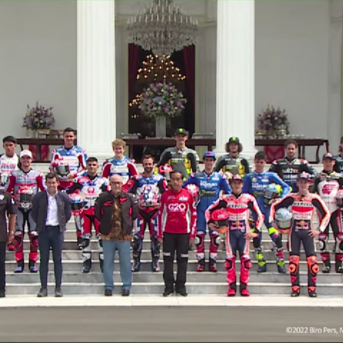 MotoGP Indonesia 2022: Foto Bareng Presiden Jokowi dengan Pembalap MotoGP, Layaknya Kabinet Baru 2022