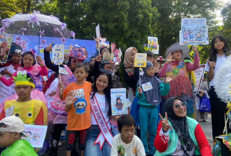 Down Syndrome Awareness Month Hadirkan Panggung Inklusi Fashion Show Daur Ulang di CFD Taman Bungkul