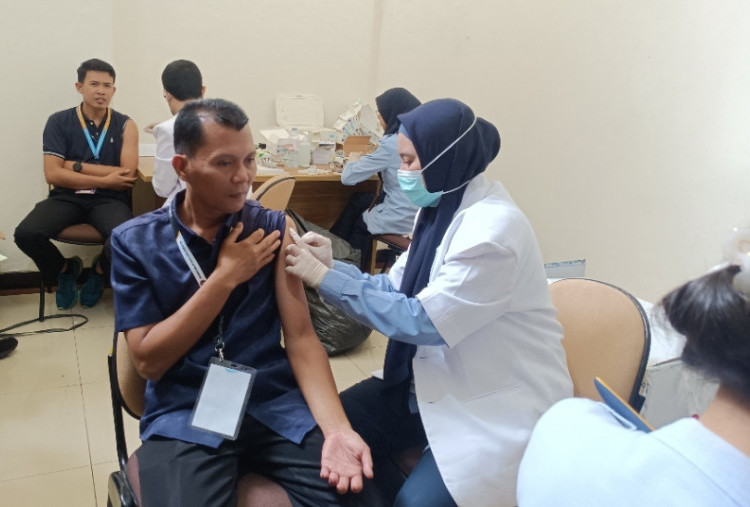 Vaksinasi Meningitis Warnai Diklat PPIH Arab Saudi 2026 di Pondok Gede