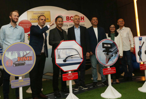 Kampanye Berkendara Aman #TenangAdaBosch, inisiatif Bosch Indonesia dimulai dengan membagikan 2.000 wiper gratis untuk pengemudi taksi online.
