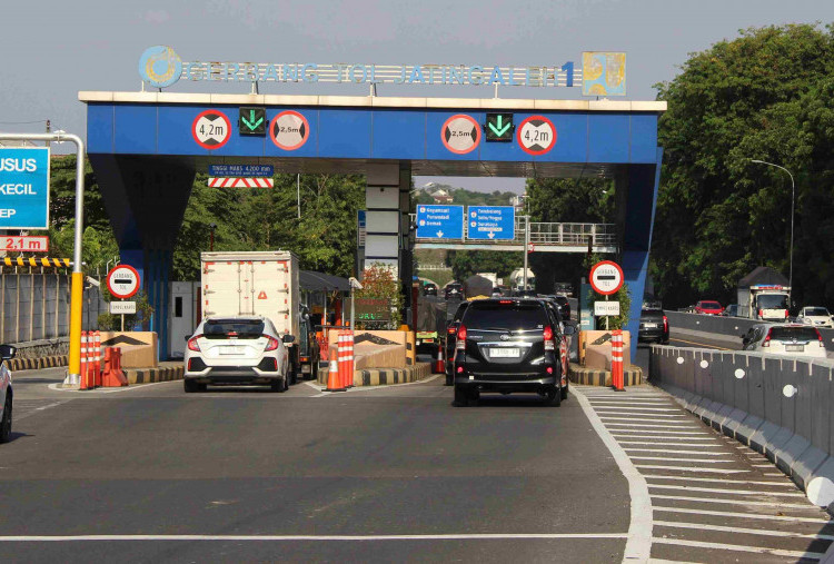 Suasana Mudik Makin Terlihat, 120 Ribu Mobil Lintasi Ruas Tol Semarang ABC