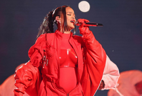 Rihanna Mundur Sebagai CEO Brand Lingerie Savage X Fenty 