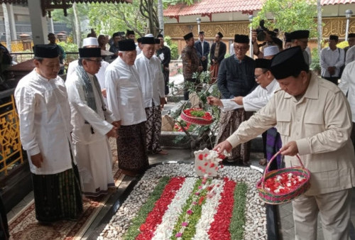 Ziarah ke Makam Gus Dur, Prabowo Subianto Minta Masukan dari Ulama se-Jawa Timur