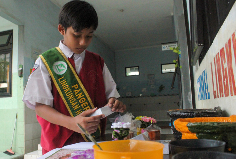 Popok pun Berubah jadi Pot dan Pupuk Organik Demi Masa Depan Bumi