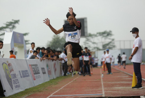 SMPN 12 Bandung Dominasi Nomor Lompat Jauh Putra