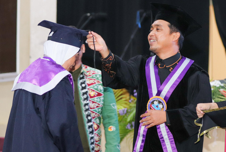 625 Lansia Diwisuda Plt Wali Kota Pasuruan 