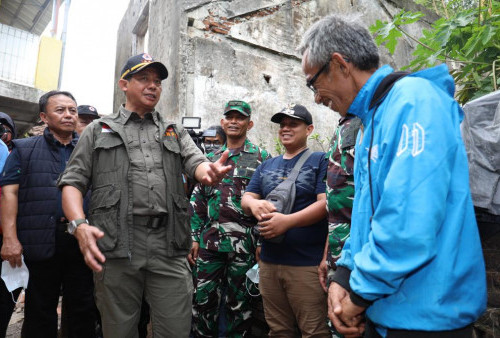 Kunjungi Sumedang, Kepala BNPB Serahkan Bantuan DSP, Pastikan Penanganan Korban Gempa Berjalan Baik