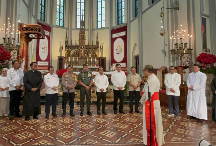 Bawa Pesan Damai, Pemerintah dan TNI-Polri Cek Misa Natal di Katedral Sambil Mendoakan Korban Bencana