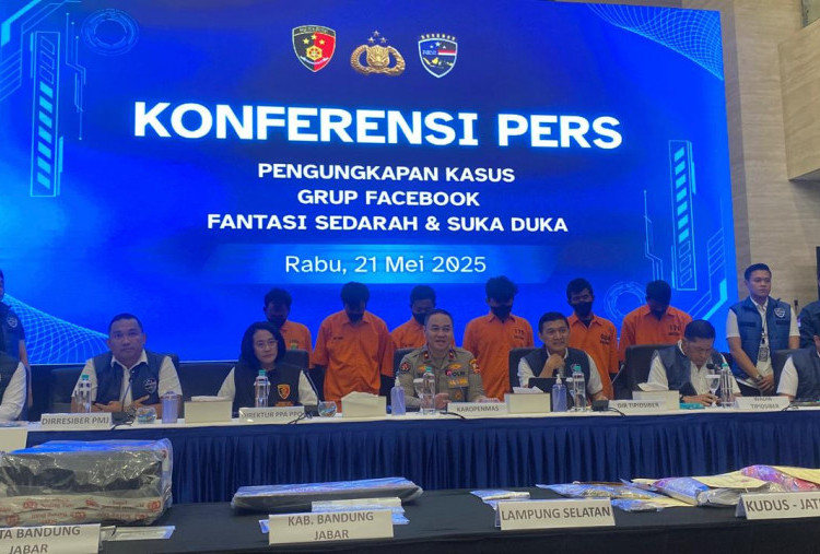 Penampakan 6 Tersangka Grup Fantasi Sedarah, Modus Bejatnya Diungkap
