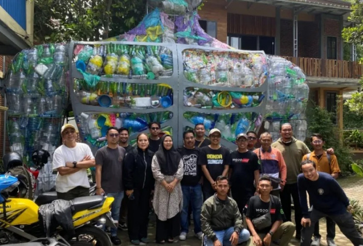 Stikosa-AWS dan Ecoton Foundation Perkuat Komunikasi Lingkungan Lewat Workshop dan Touring