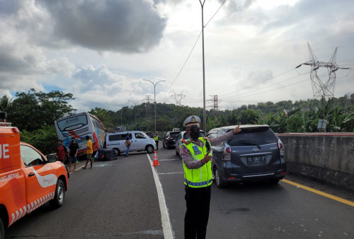 Sopir Ngantuk, Bus Tabrakan Beruntun di Jalur Mudik Tol Tangerang-Merak, Libatkan Empat Kendaraan 