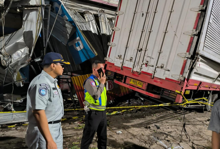 Jasa Raharja Jamin Korban Kecelakaan Beruntun Truk Trailer di Semarang Dapat Santunan