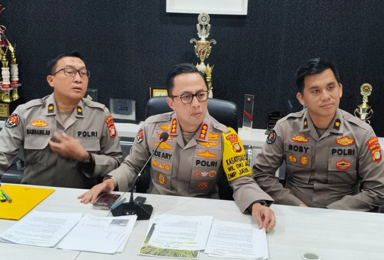 Gagal Nyalip, Pemotor Duel dengan Pengendara Mobil di Depok