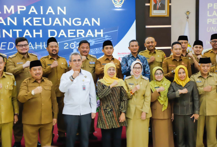 Kejar Opini WTP, Khofifah Boyong 36 Kepala Daerah Serahkan LKPD 2025 ke BPK