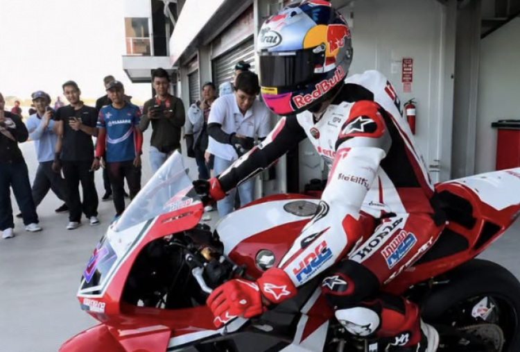 Veda Ega Pratama Geber Honda CBR600 di Sirkuit Mandalika, Siap Menggila Balapan Moto3 Aragon!
