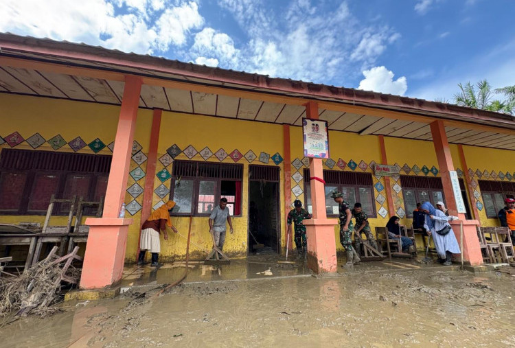 BNPB dan TNI Buka Akses Jalan serta Pulihkan Sekolah Terdampak Bencana di Aceh Utara