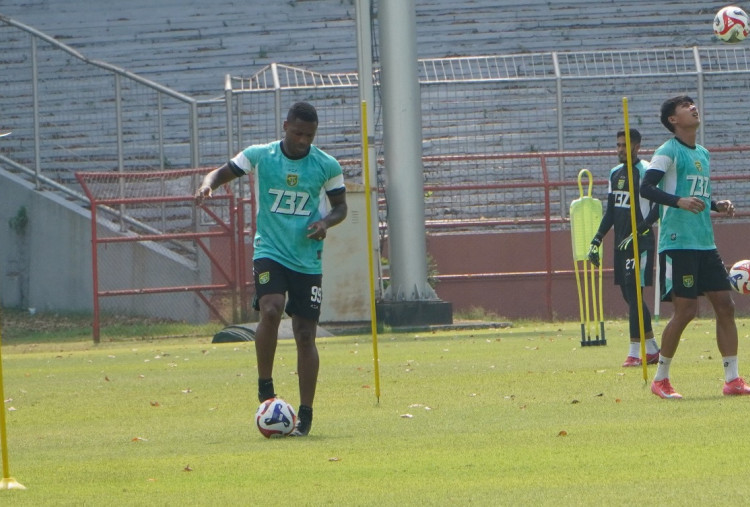 Jelang Persib vs Persebaya, Edu Ungkap Adaptasi Diego Mauricio!