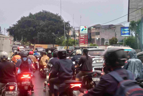 Proyek Jembatan Sasak Rembaga Bikin Jalan Hos Cokroaminoto Ciledug Macet Parah!