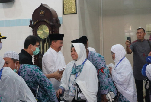 Kurniawan Berangkatkan 177 Jemaah Calon Haji Muara Enim