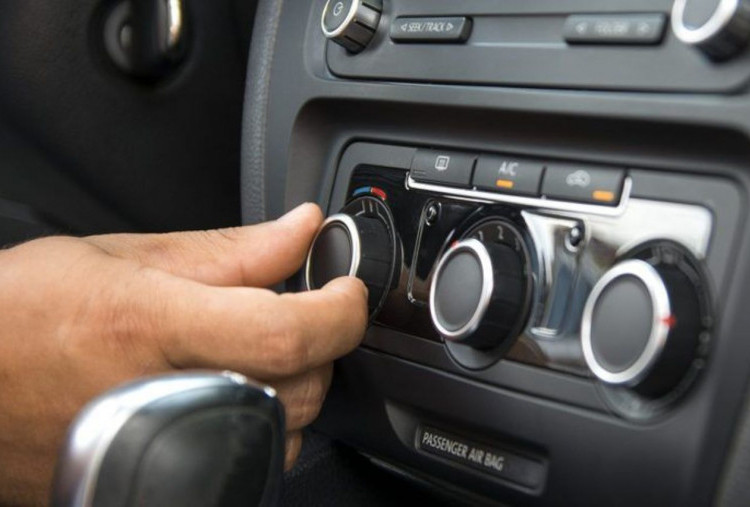 5 Cara Mengatasi Bau Apek pada AC Mobil Saat Hujan Turun dan Solusi Membersihkan Filter Sendiri