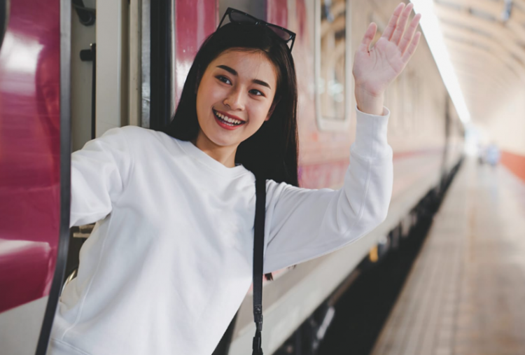Liburan Naik Kereta Makin Nyaman, Kini Ada Jaminan Tepat Waktu untuk Penumpang
