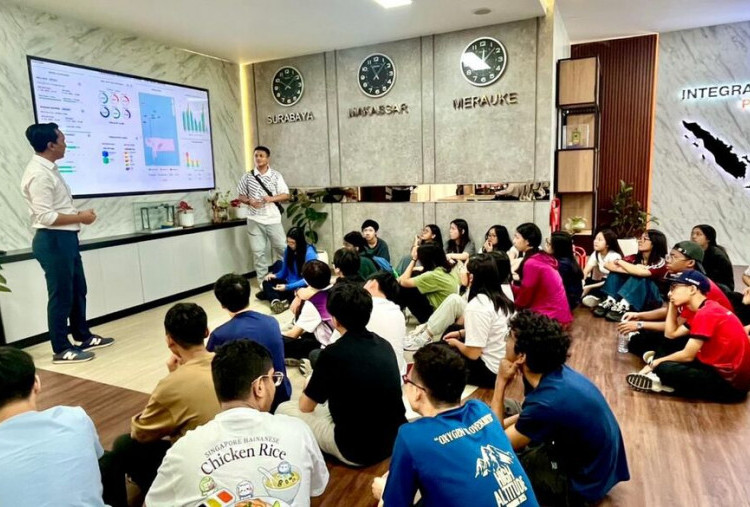 Siswa Queensway Secondary School Singapura Pelajari Green & Smart Port di Terminal Teluk Lamong