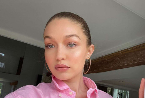 7 Tip Tampil Menawan dengan Gaya Clean Girl Look ala Gigi Hadid yang Sedang Hits!