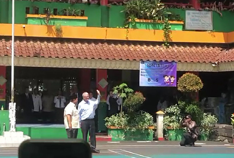 Prabowo Ajak Bill Gates Tinjau Langsung Program MBG di SDN Jati 03 