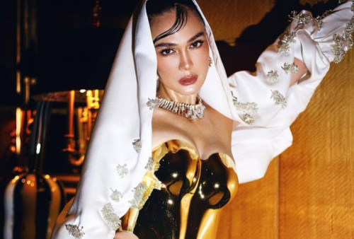 Pangling! Gaya Luna Maya Tampil di Premier Film Suzanna, Pakai Kemben Emas Super Seksi