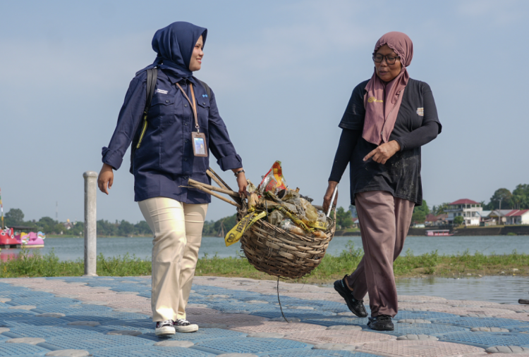 Dulu Jual Medali Obati Anak, Kini Harapan Leni Bersama Holding Ultra Mikro Selamatkan Danau Sipin
