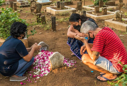 Mijn Roots Mencari Orang Tua Kandung: Bibi Mengamuk di Kuburan Ibu (29)