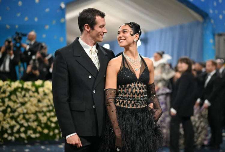 Dua Lipa Resmi Menikah dengan Callum Turner dalam Upacara Privat di London