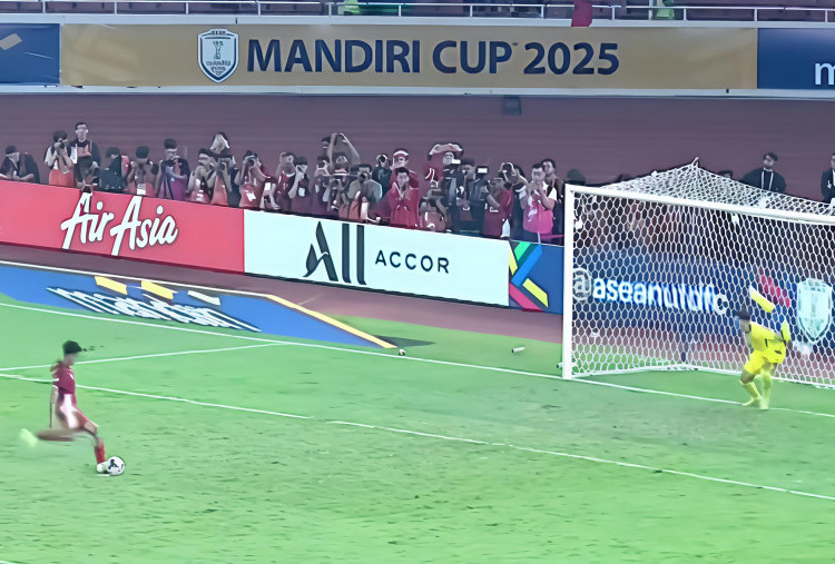 Pelatih Thailand Maklum Soal Penalti Kakang Diulang, Netizen-nya Justru Meradang!