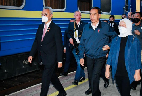 Naik Kereta Api Presiden Jokowi Tiba di Kiev
