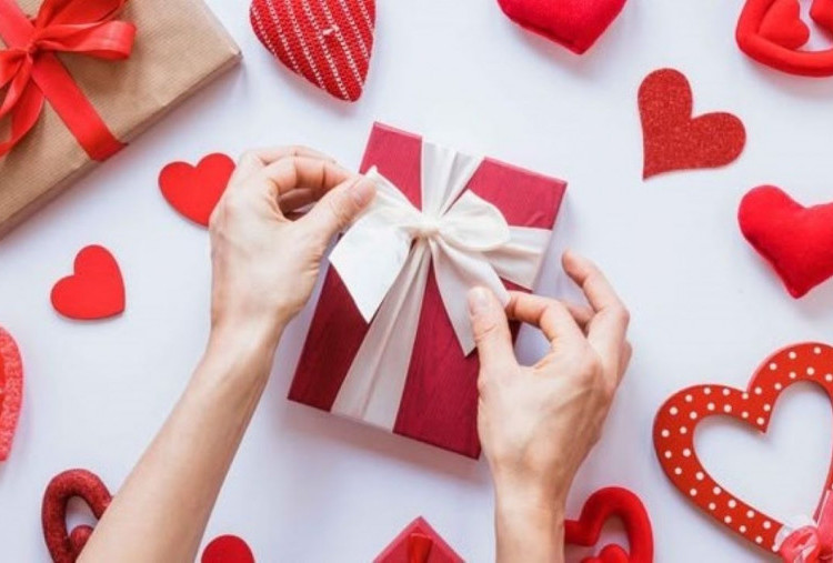 H-2 Valentine! 7 Ide Kado Hari Kasih Sayang 2026 yang Bisa Dibeli Last Minute 