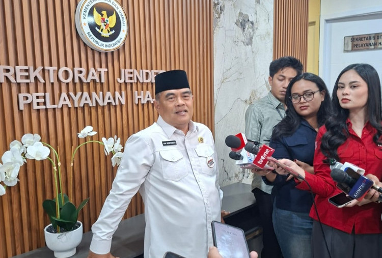 Kemenhaj Tekan Biaya Penerbangan Haji, Buka Opsi Ganti Maskapai Lain