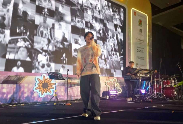 Lagu Dadakan Rizky Febian Bikin Baper Pengunjung Festival Ekonomi Digital FYC Fest Surabaya