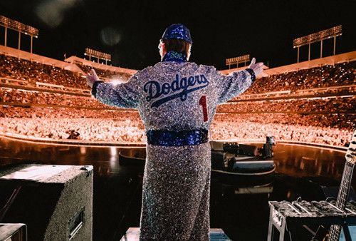 Elton John Tutup Karier di AS Dengan Konser Nostalgia di Dodger Stadium 