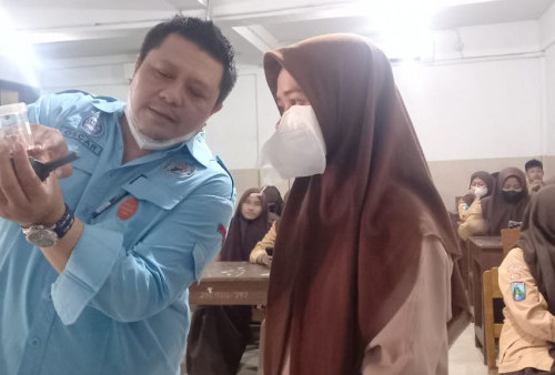 BNN Gelar Tes Urine Massal di SMK Sejahtera Surabaya