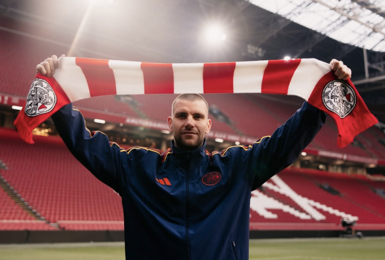 Resmi Berseragam Ajax Amsterdam, Maarten Paes: Ini Momen Terbesar dalam Hidup Saya