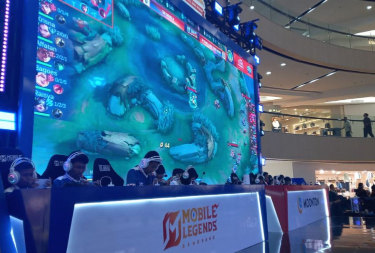 Didampingi Guru, Pelajar SD dan SMP Ikuti Turnamen Mobile Legends di Tunjungan Plaza Surabaya