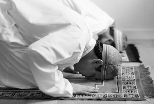 Hukum Sholat Kafarat Jumat Terakhir Ramadhan, Ini Pandangan Ulama