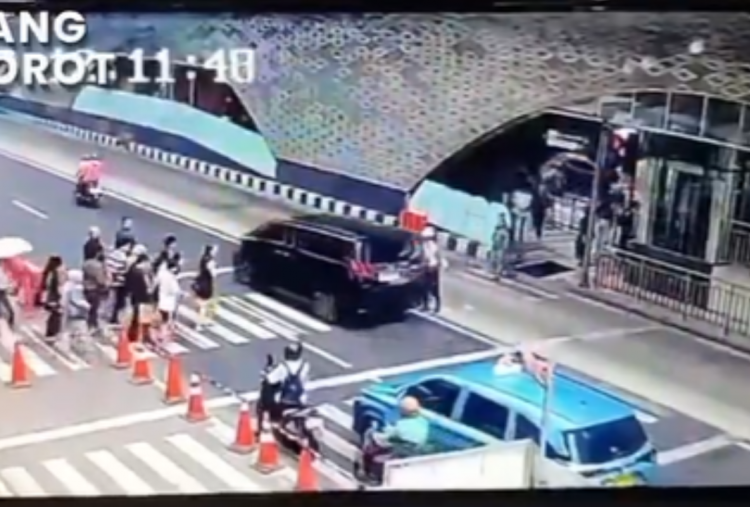 Satpam dan Sopir Alphard Cekcok di Bundaran HI Usai Terobos Lampu Merah, Berujung Damai dan Ditilang