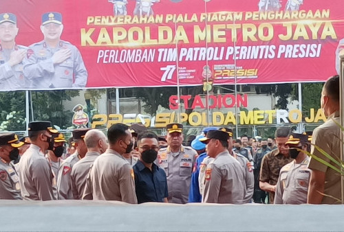 Kapolda Metro Jaya Berikan Piagam Penghargaan Para Pemenang Tim Patroli Perintis Presisi
