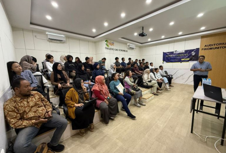 Fikom Unitomo Gelar Studium Generale, Siapkan Lulusan Berkualitas di Era Post-Truth