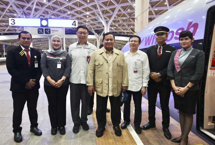 Ke Bandung, Presiden Prabowo Naik Whoosh