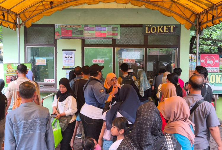 Long Weekend Natal, Pengunjung Kebun Binatang Surabaya Naik Lima Kali Lipat